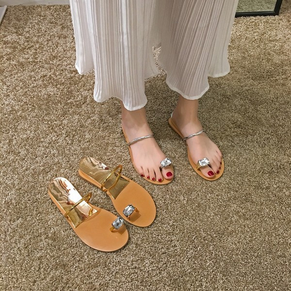 Κομψές γυναικείες παντόφλες  με διακοσμητική πέτρα