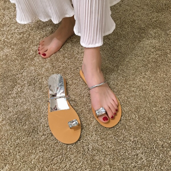 Κομψές γυναικείες παντόφλες  με διακοσμητική πέτρα