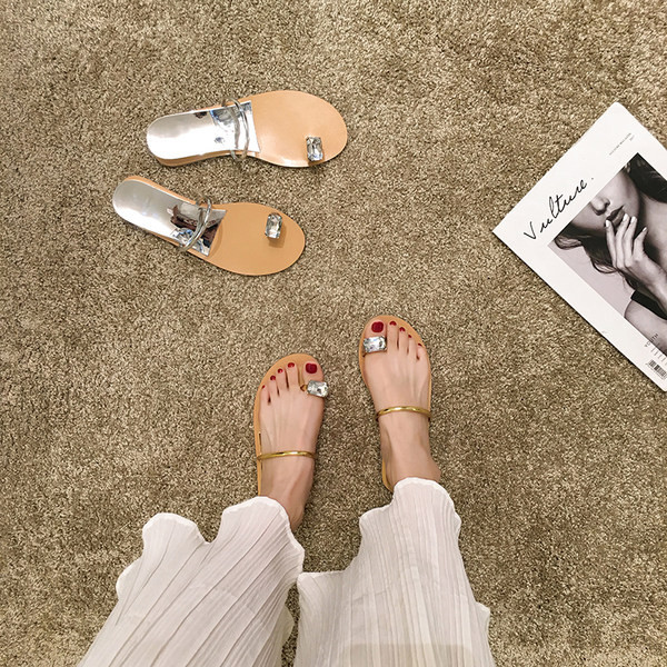 Κομψές γυναικείες παντόφλες  με διακοσμητική πέτρα