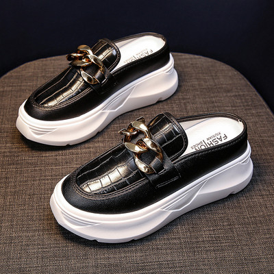 Γυναικείες παντόφλες casual από οικολογικό δέρμα με μεταλλική διακόσμηση