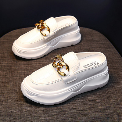 Γυναικείες παντόφλες casual από οικολογικό δέρμα με μεταλλική διακόσμηση