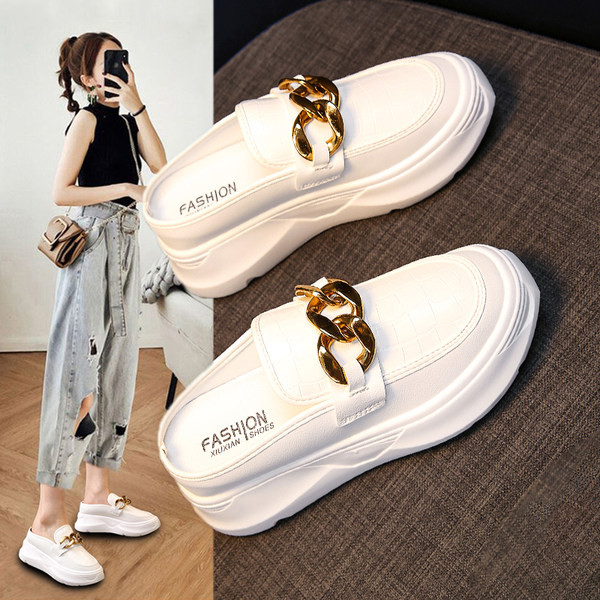 Γυναικείες παντόφλες casual από οικολογικό δέρμα με μεταλλική διακόσμηση