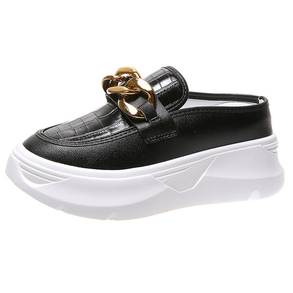 Γυναικείες παντόφλες casual από οικολογικό δέρμα με μεταλλική διακόσμηση