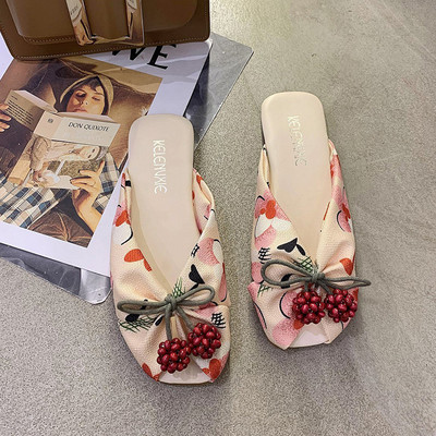 Παντόφλες με επίπεδη σόλα και κορδόνια