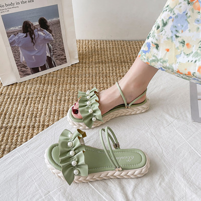 Sieviešu mākslīgās ādas čības ar pērļu lokām un metāla elementu