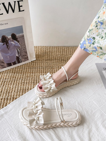 Sieviešu mākslīgās ādas čības ar pērļu lokām un metāla elementu