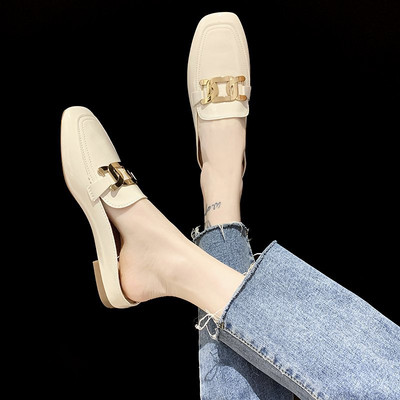 Sieviešu slēgtas čības ar metāla ķēdīti