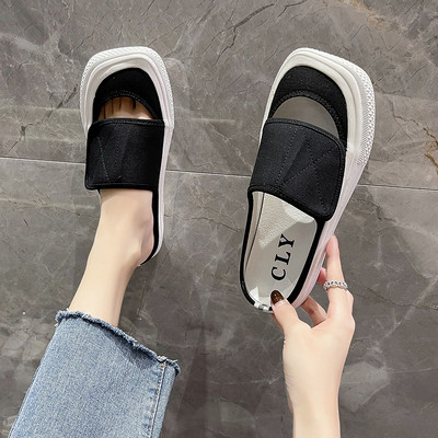 Παντόφλες με τετράγωνο σχήμα