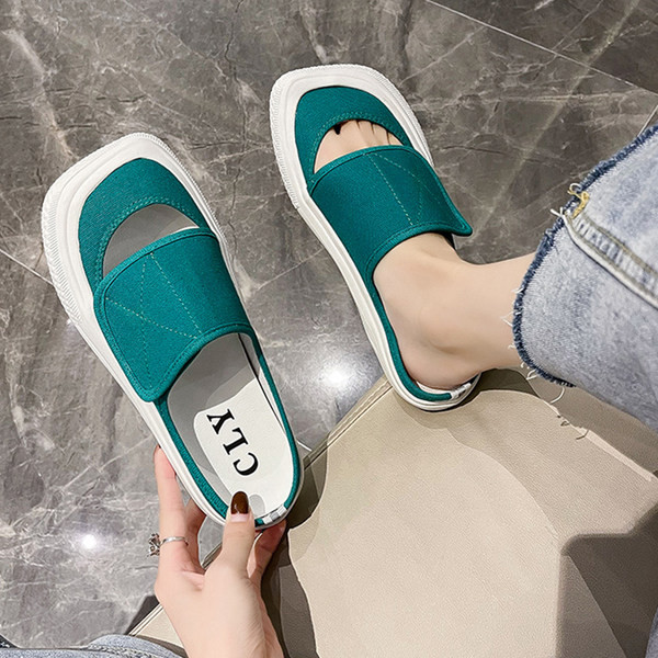 Παντόφλες με τετράγωνο σχήμα