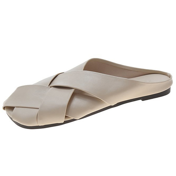 Sieviešu slēgtas čības no mākslīgās ādas ar plakanu zoli