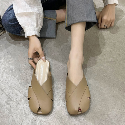 Γυναικείες κλειστές παντόφλες από οικολογικό δέρμα