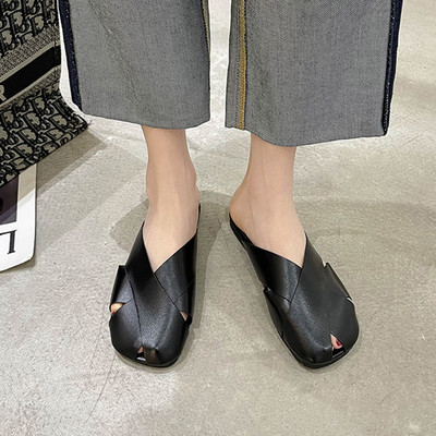 Γυναικείες κλειστές παντόφλες από οικολογικό δέρμα