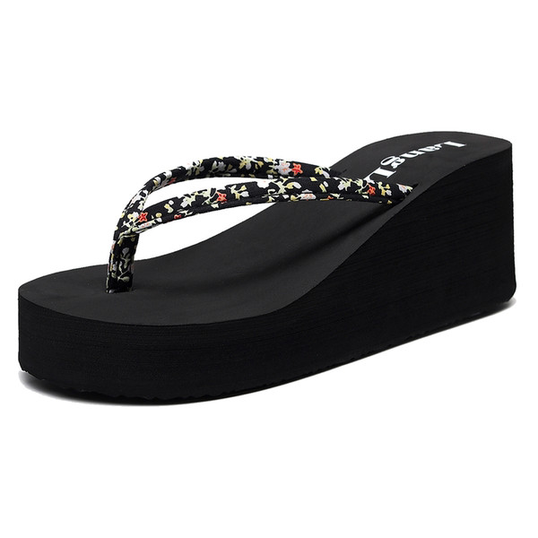 Ērtas sieviešu čības pār pirkstu ar ziedu motīviem