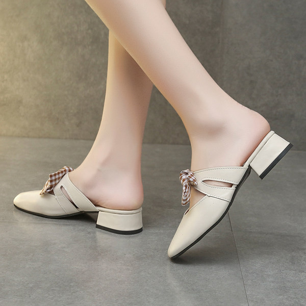 Γυναικείες παντόφλες με κορδέλα - κατασκευασμένη από οικολογικό δέρμα