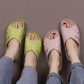 Gumijas ikdienas čības ar krusteniskām siksnām