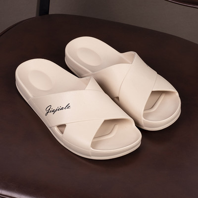 Gumijas ikdienas čības ar krusteniskām siksnām