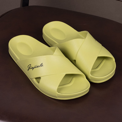 Gumijas ikdienas čības ar krusteniskām siksnām