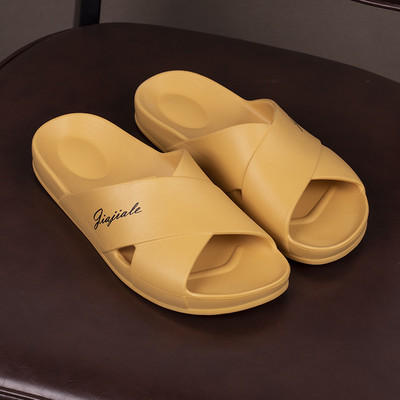 Gumijas ikdienas čības ar krusteniskām siksnām