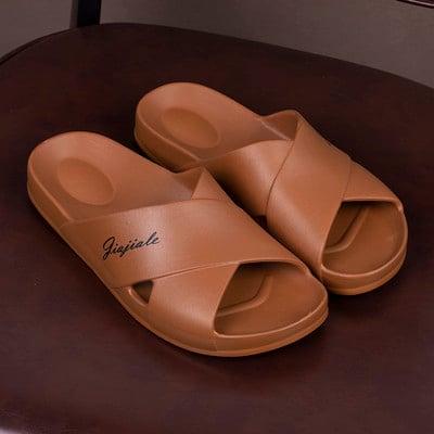 Gumijas ikdienas čības ar krusteniskām siksnām