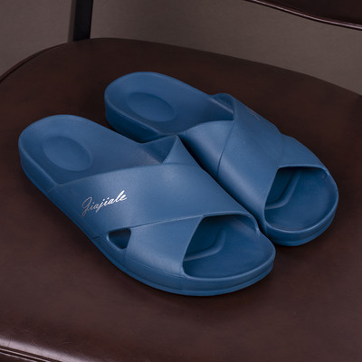 Gumijas ikdienas čības ar krusteniskām siksnām