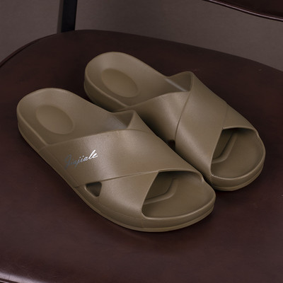 Gumijas ikdienas čības ar krusteniskām siksnām