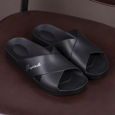 Gumijas ikdienas čības ar krusteniskām siksnām