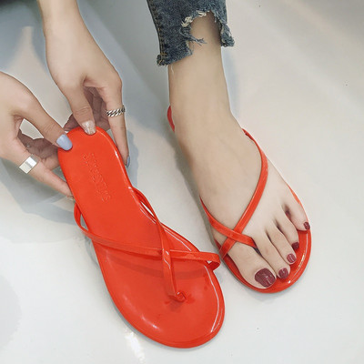 Stilīgas sieviešu čības ar plānām lencītēm pāri pirkstam vairākās krāsās