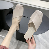 Sieviešu ādas čības ar plakanām zolēm - trīs krāsās