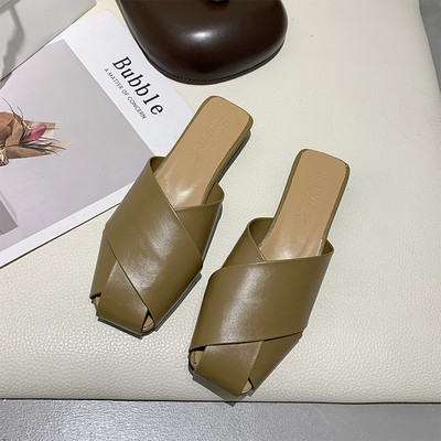 Sieviešu ādas čības ar plakanām zolēm - trīs krāsās