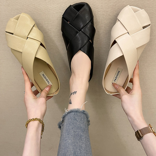 Sieviešu čības no eko ādas - ar plakanu zoli