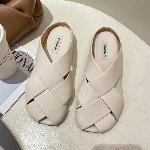 Sieviešu čības no eko ādas - ar plakanu zoli