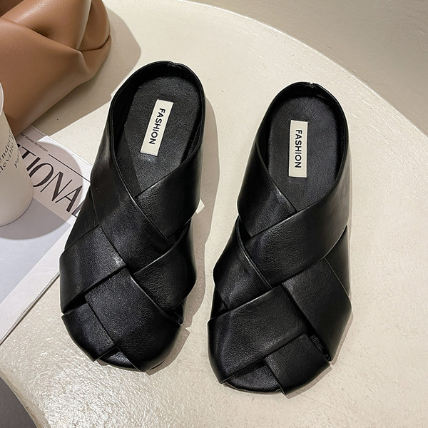 Sieviešu čības no eko ādas - ar plakanu zoli