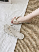 Γυναικείες παντόφλες ανάμεσα στα δάχτυλα με διακοσμητικές πέτρες και πέρλες