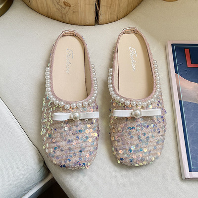 Sieviešu spīdīgas čības ar fliteriem un plakanu zoli