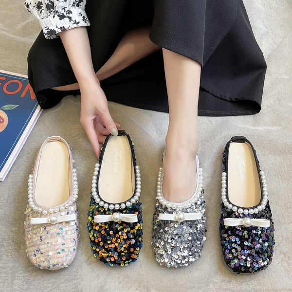 Sieviešu spīdīgas čības ar fliteriem un plakanu zoli