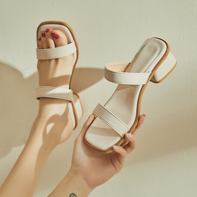 Jauns sieviešu čību modelis ar mākslīgās ādas lencēm un zemu biezu papēdi