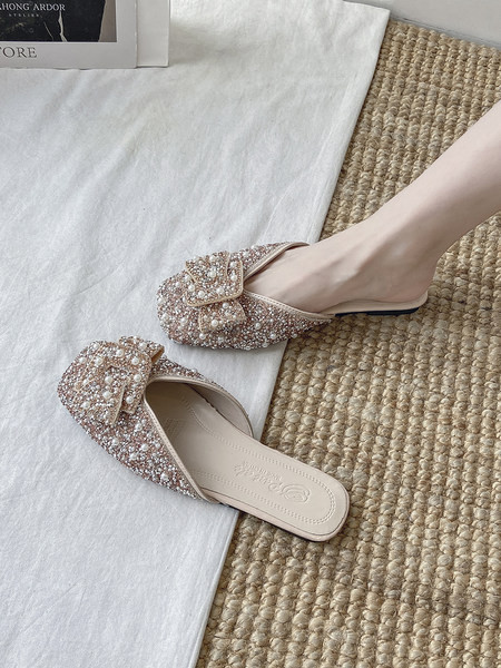 Γυναικείες κλειστές παντόφλες με διακοσμητικές πέτρες και πέρλες