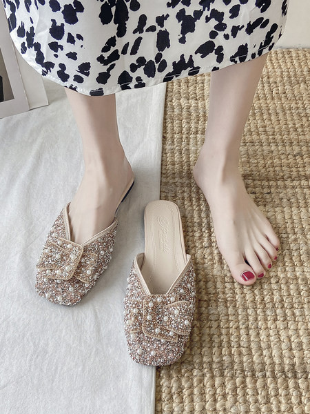 Γυναικείες κλειστές παντόφλες με διακοσμητικές πέτρες και πέρλες