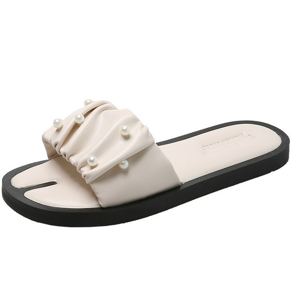 Γυναικείες παντόφλες με δερμάτινο λουράκι και πέρλες