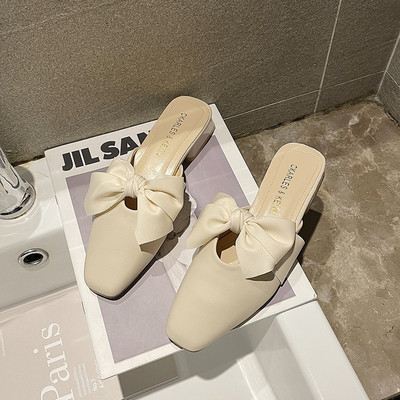 Sieviešu ādas čības ar lentīti