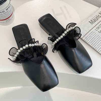 Sieviešu ādas čības ar pērlēm un lokām