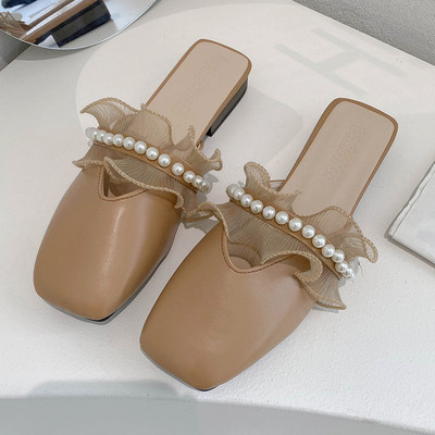 Sieviešu ādas čības ar pērlēm un lokām