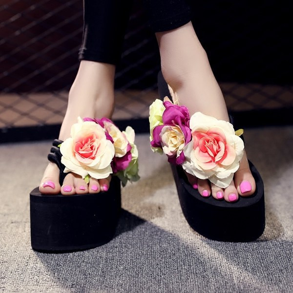 Jauns sieviešu čību modelis uz augstas platformas ar ziedu rotājumu