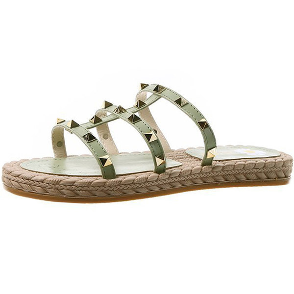 Sieviešu čības ar ādas lencēm un metāla kniedēm