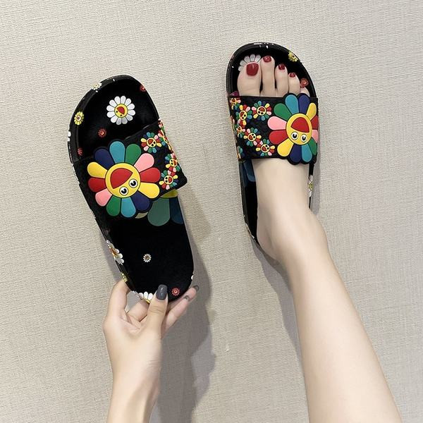 Νέο μοντέλο από καουτσούκ παντόφλες με μοτίβο