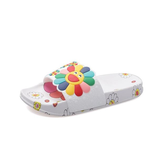 Jauns gumijas čību modelis ar rakstainu rakstu