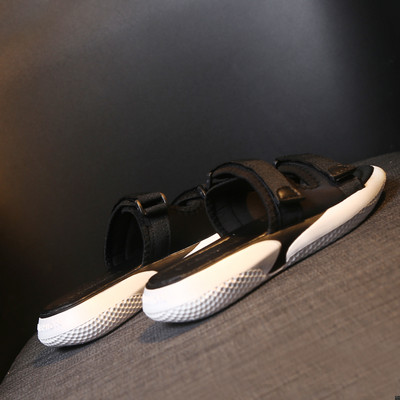 Ikdienas čības ar tekstila lencēm un uzlīmēm