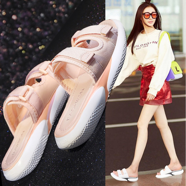 Παντόφλες με λουράκια και στερέωση velcro