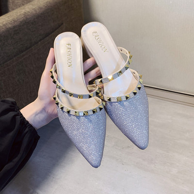 Sieviešu spīdīgas čības - smails modelis