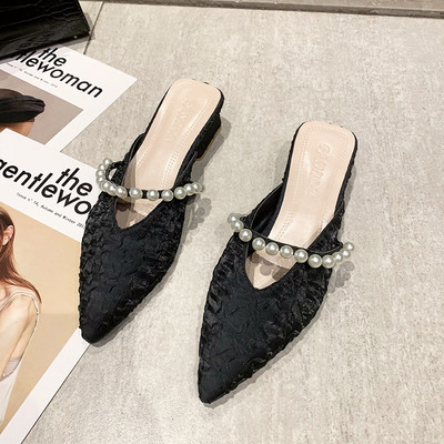 Γυναικείες μυτερές παντόφλες με τετράγωνο τακούνι 4 εκατοστών και πέρλες